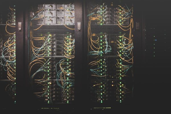 Quantum computing wychodzi z laboratoriów – co rewolucja kwantowa oznacza dla każdego z nas?